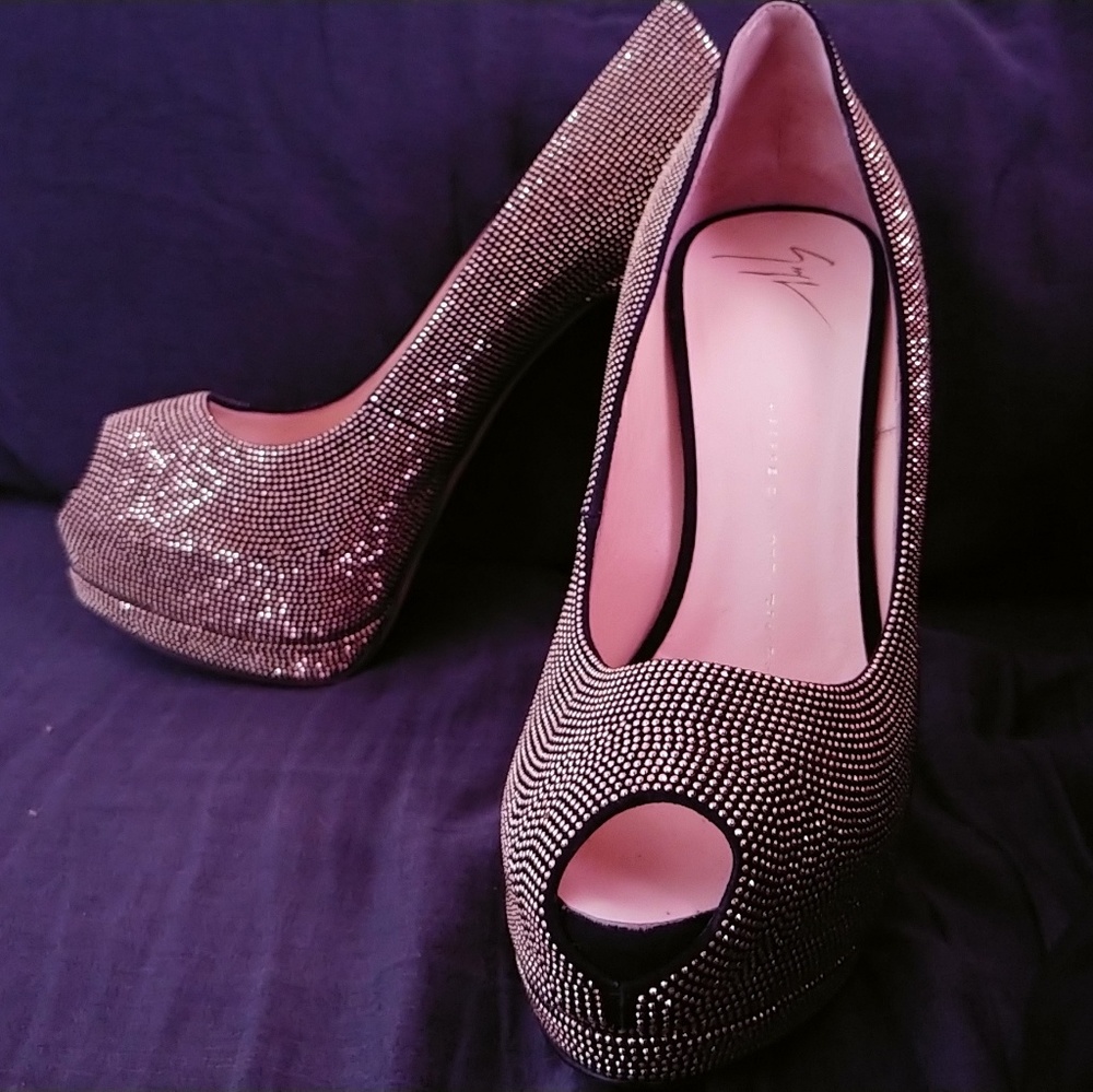 AUTHENTIC Giuseppe Zanotti Design Heels!  Size 8.5